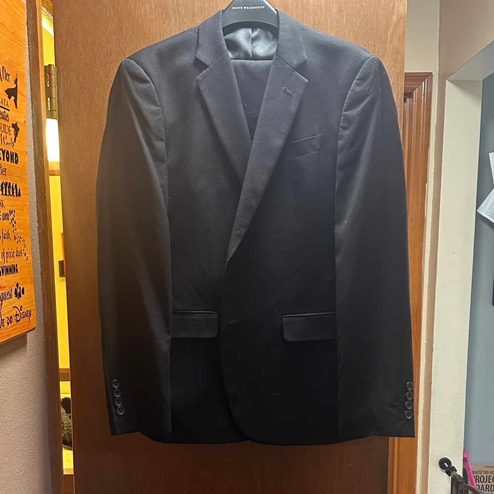 Egara Elegant black suit